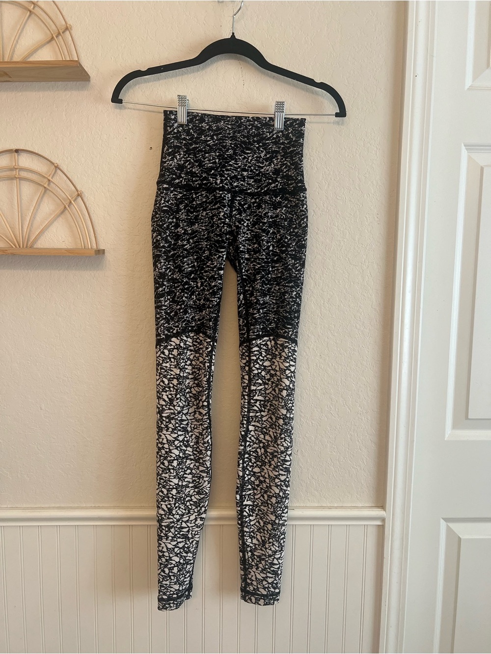 Lululemon Wunder Under High Rise Black White Printed Leggings XS/Small